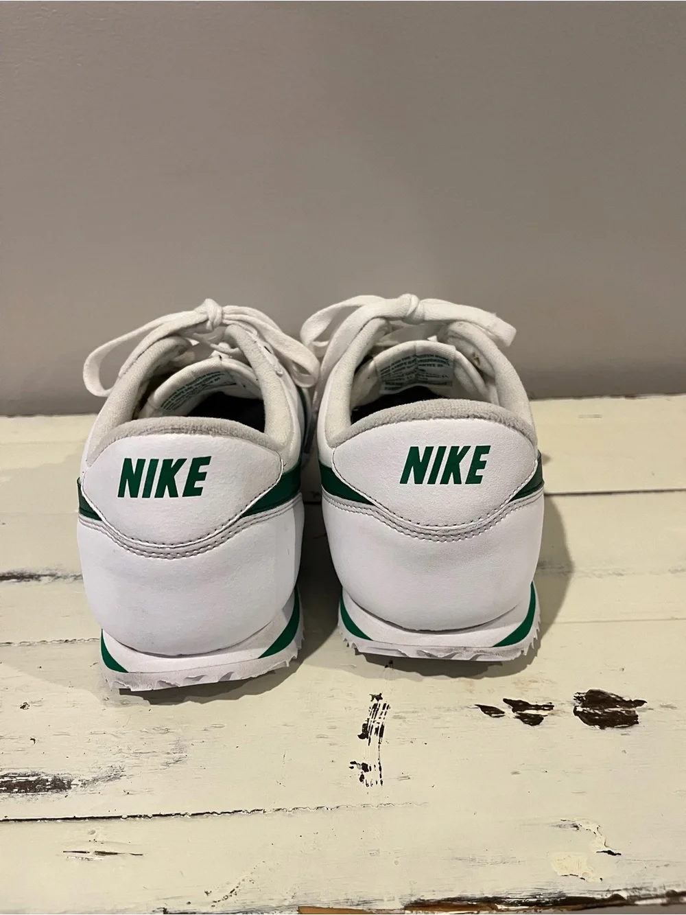 2006 Vintage Nike Cortez White & Pine Green- Rare Find -EUC